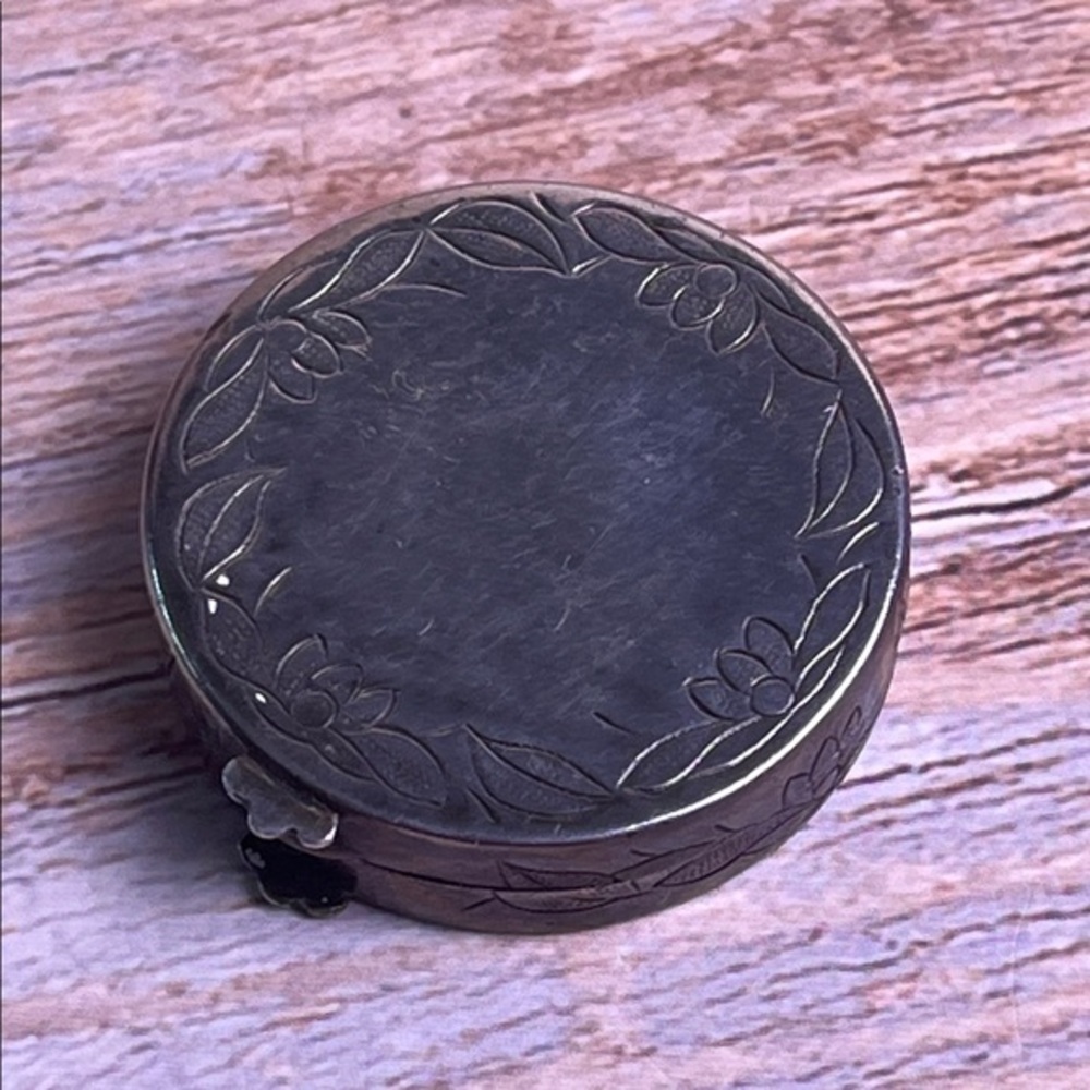Antique Engraved Sterling Silver Round Pill Box 16.33 grams - Picture 1 of 11